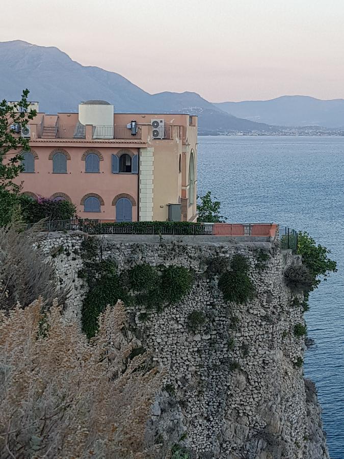 Sunrise Guest House Гаэта Экстерьер фото